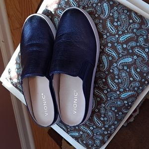 Vionic Dakota Metallic Blue Comfort Mule SZ 6